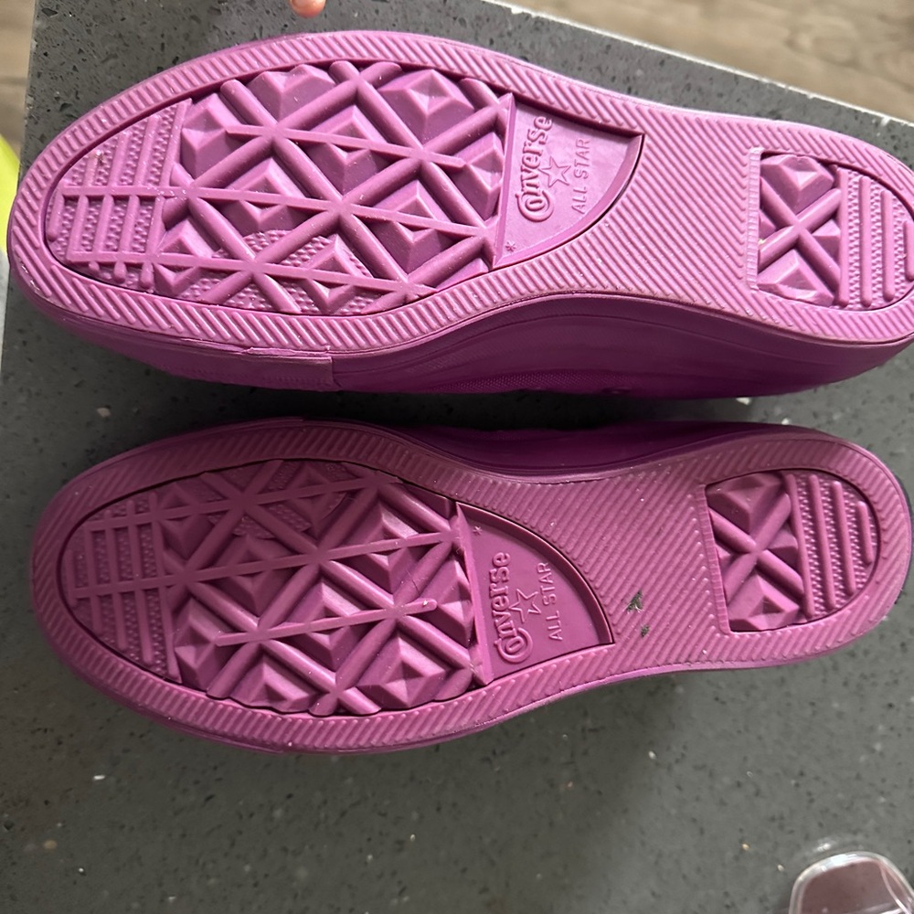 Purple converse - Picture 2 of 2